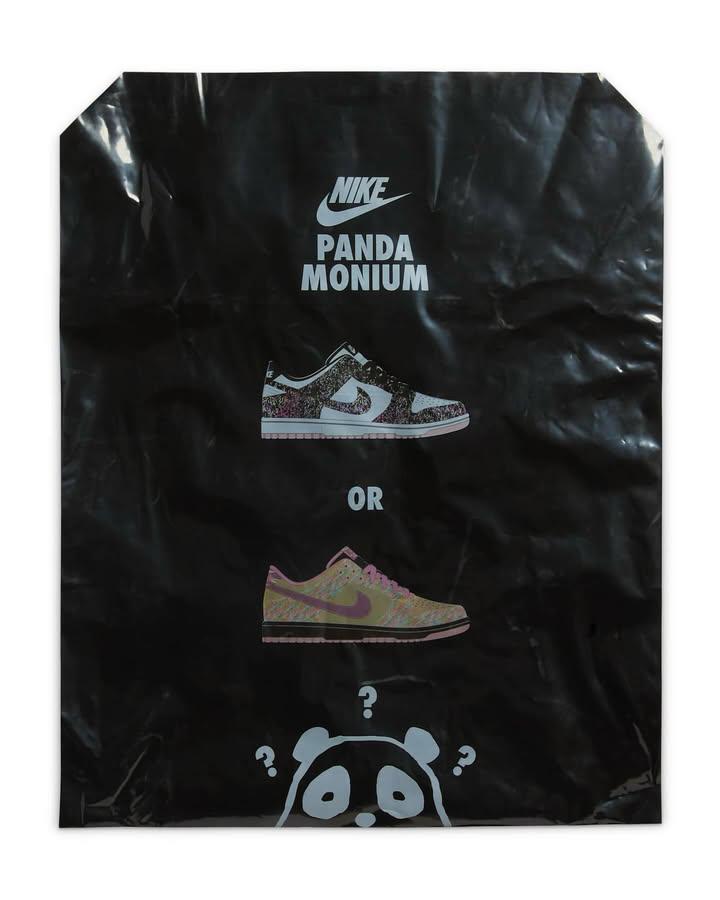 LaceLounge's tweet image. Nike&apos;s bringing back the blind box heat 👀🐼

The “Panda-monium” Dunk Low collection drops this August, you won’t know which pair you got ‘til you open the box 🔥
Are you feeling lucky? 🧧 
#NikeDunk #PandaMonium #SNKRS