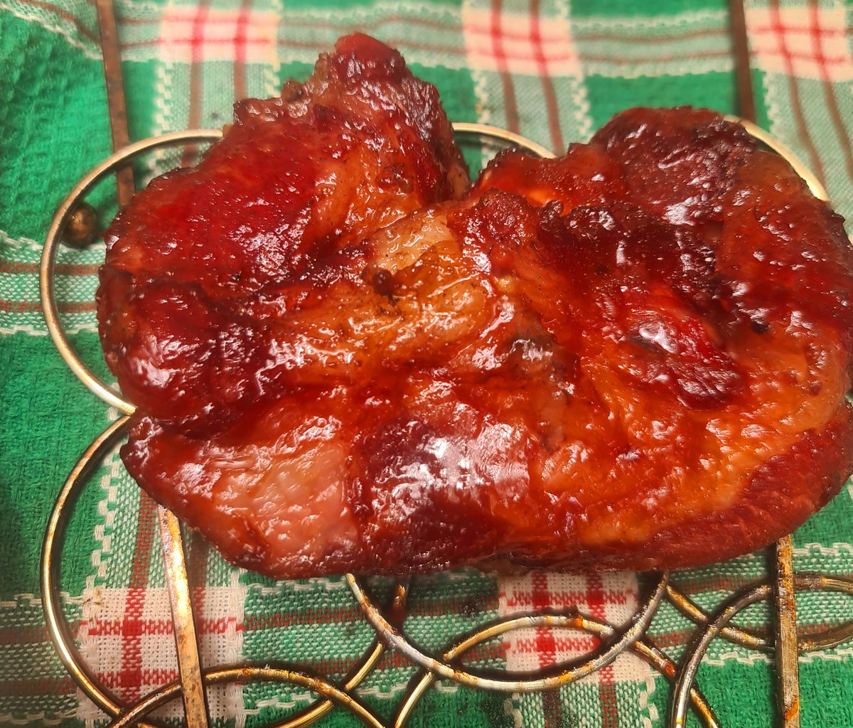 Malandr43912981's tweet image. Stuk varkensnek (in Char Sui saus) gerookt. Wat een feest is dit. 😋🤗