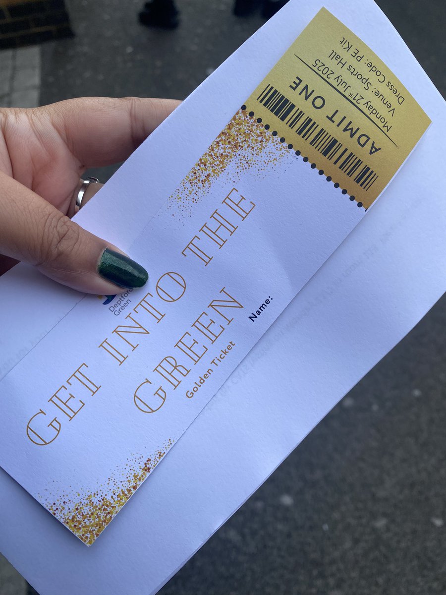 supernova2gold's tweet image. Catching kids doing the right thing with @misterjjosephs Get in The Green strategy @DeptfordGreen. What a way to celebrate being a good student this year. Golden tickets, fairground rides and games for all. You grew this from vision to today @misterjjosephs - bravo 🙌🏽