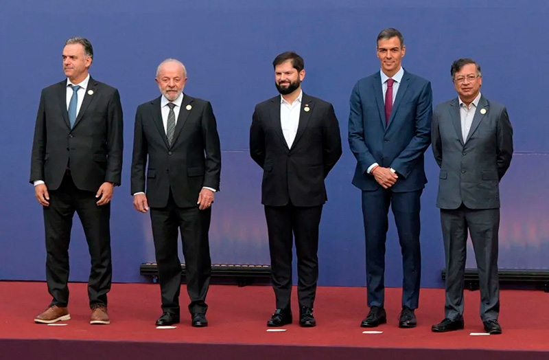 _CLACSO's tweet image. 🌎 Democracia siempre
Este lunes 21 de julio, los mandatarios de Brasil, Chile, Colombia, Uruguay y España se reúnen en Santiago de Chile bajo el lema defender la democracia.
Un encuentro clave en un momento desafiante para nuestra región y el mundo; que confluye con la agenda…