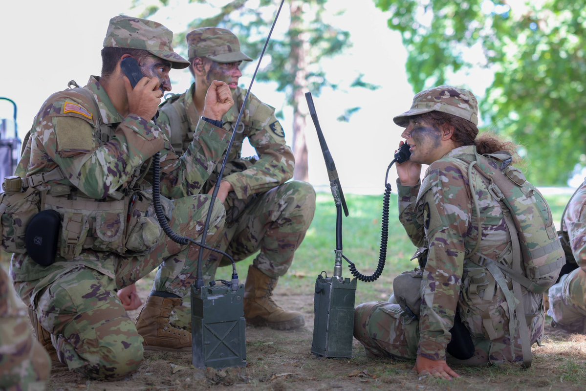 WestPoint_USMA's tweet image. 📞Communication is key.🗝️
New cadets learn to operate military communication systems that keep battlefield commanders connected with higher HQ.
#CBT2025 #USMA2029 #BeastBarracks
