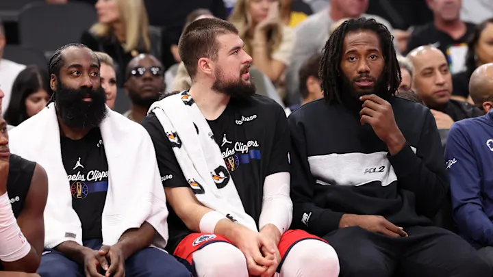 SwipaCam's tweet image. 2025-2026 Los Angeles Clippers
James Harden
Bradley Beal
Kawhi Leonard
John Collins
Ivica Zubac
Chris Paul
Kris Dunn
Derrick Jones Jr.
Nicholas Batum
Brook Lopez
Bogdan Bogdanović
Cam Christie
Is this the best 12-man roster in the NBA?