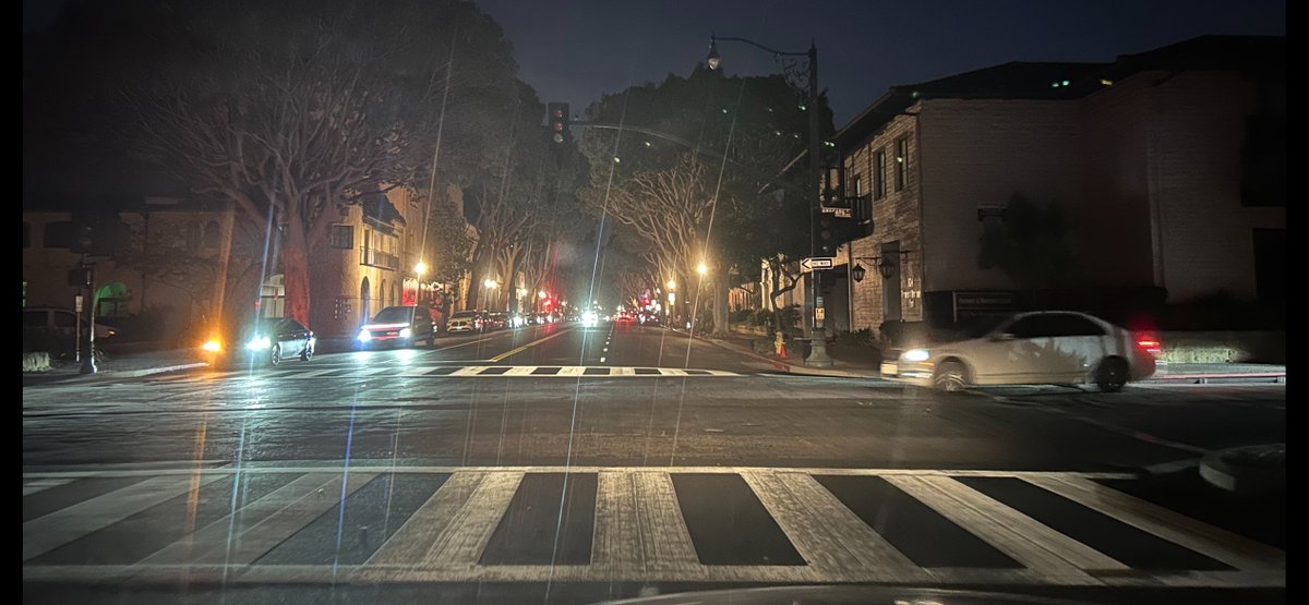 JohnPalminteri's tweet image. Power is back on after 6000 customers were in the dark Saturday night in downtown Santa Barbara and the westside. Edison emergency crews responded. The cause was not revealed. Restaurants with full tables had to quickly react. Thousands of dollars in business were lost.