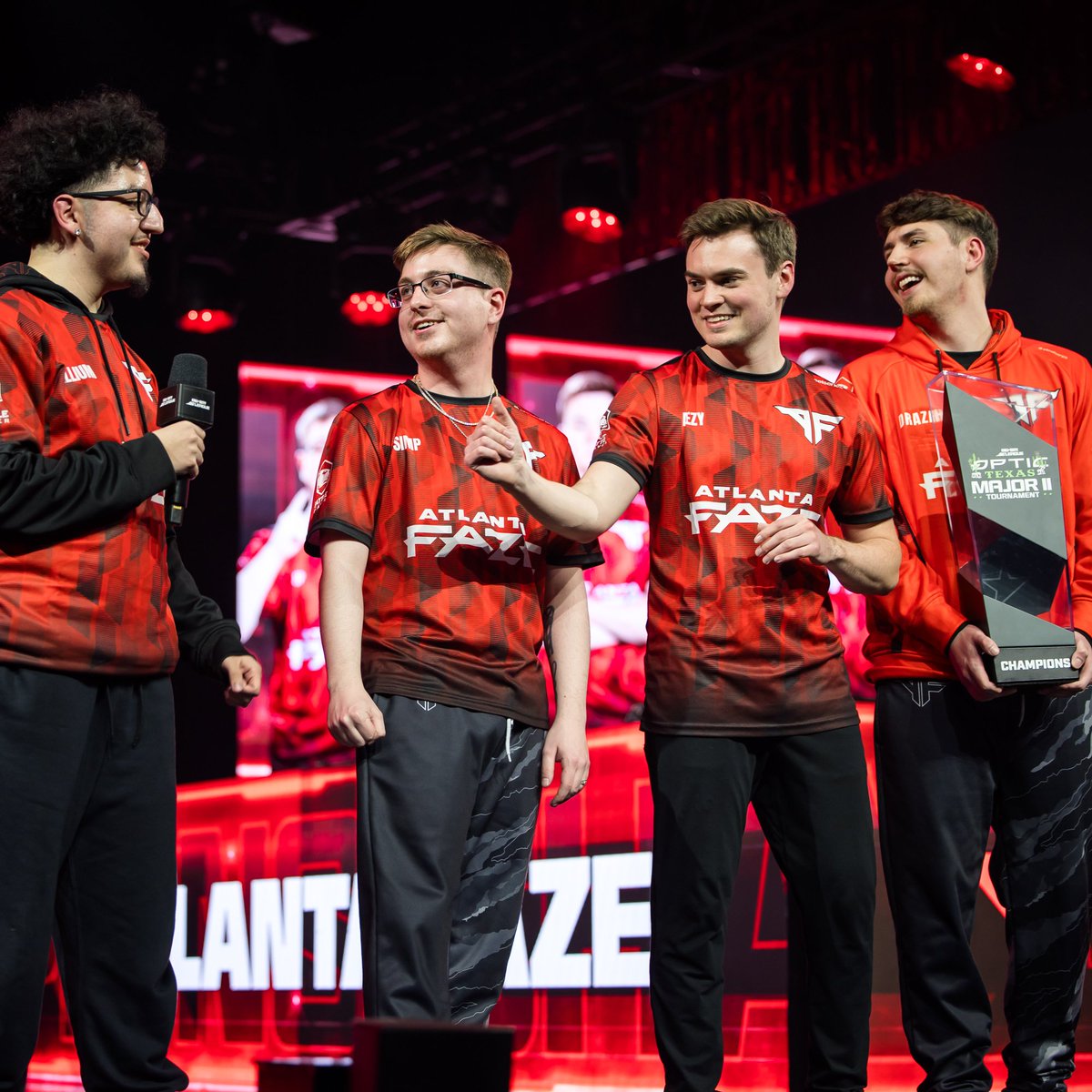 CODLeague's tweet image. Looking back at Major II π€© #CDL2025
π₯: @ATLFaZe
π₯: @SurgeVancouver
π₯: @TorontoUltra