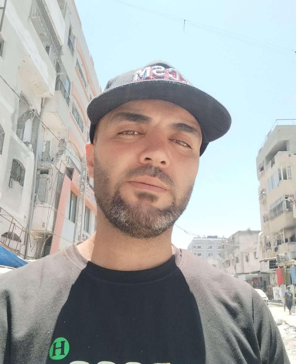 RamiHamad199's tweet image. Let me tell you something, my family is unfortunately hungry and I can't buy flour at $50 per kilo if I can find it, and I can't buy anything because of the exorbitant prices. I'm currently going everywhere in Gaza to try to get flour and food, I may not be able to return. If I…