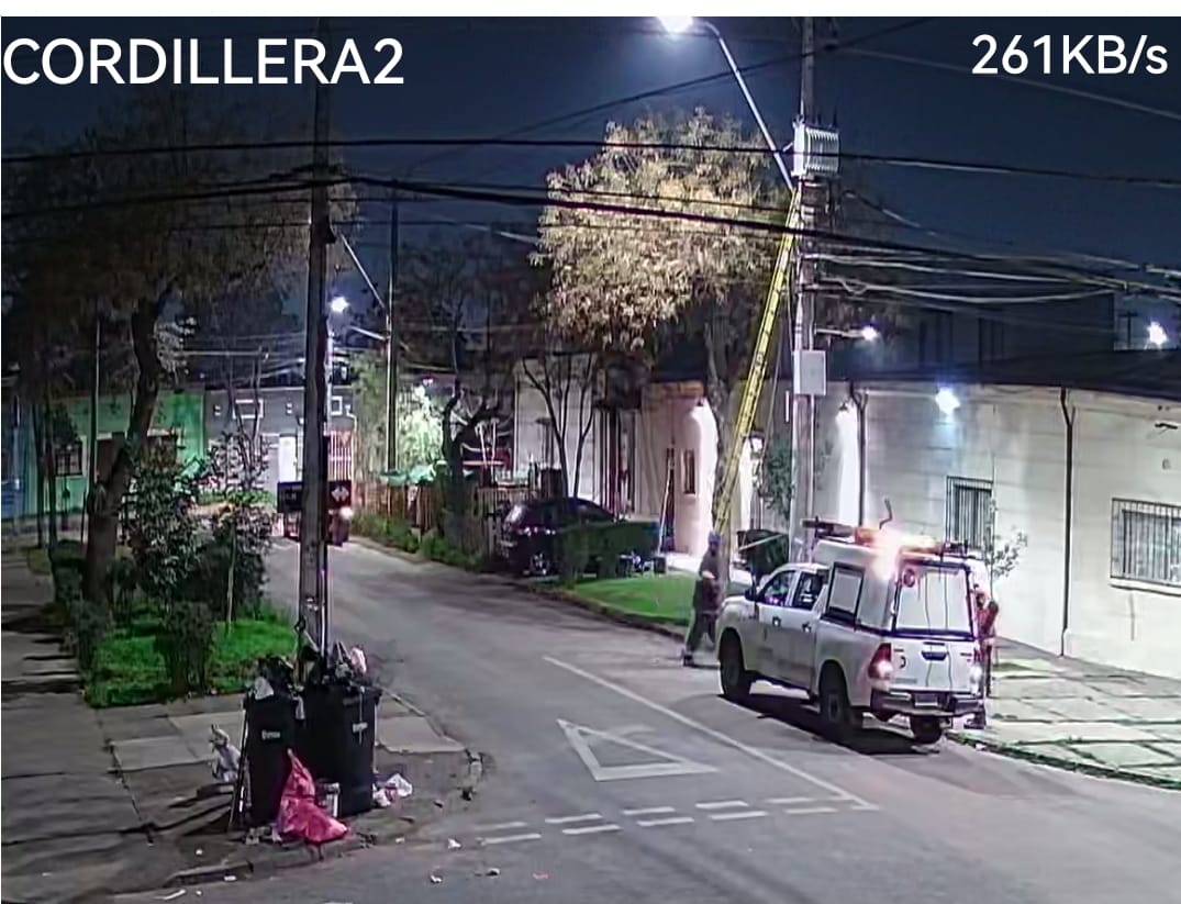 comitesnalfonso's tweet photo. Sin respuesta por el corte de luz en Juan N Espejo- Pilcomayo (Stgo Centro).Desde la madrugada estamos sin suministro y ya casi son la 1 PM.Vecinos reportan información contradictoria al llamar. Exigimos solución urgente  claridad en la comunicación.@EnelChile @Muni_Stgo https://t.co/guf9dRBcf9