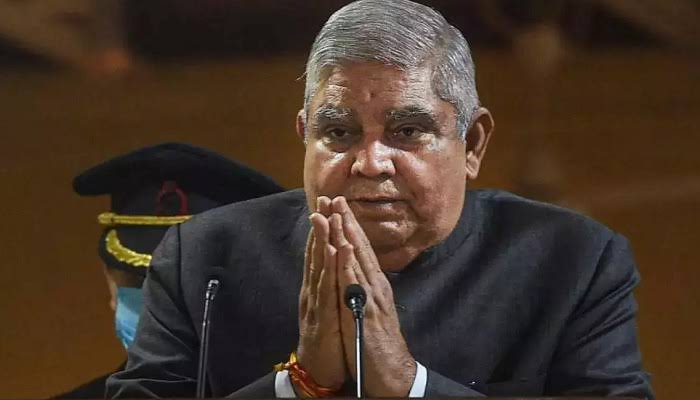 theprayagtiwari's tweet image. Vice President Jagdeep Dhankhar resigns from his post, dopahar tak to badhiya parliament chala rhe the