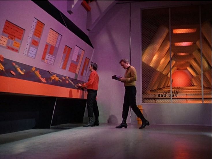 ksaintvalentine's tweet image. Something i will forever love about Star Trek is the use of color within the set and shots.. its honestly one of the many reasons i even watch the series as a whole 🥹