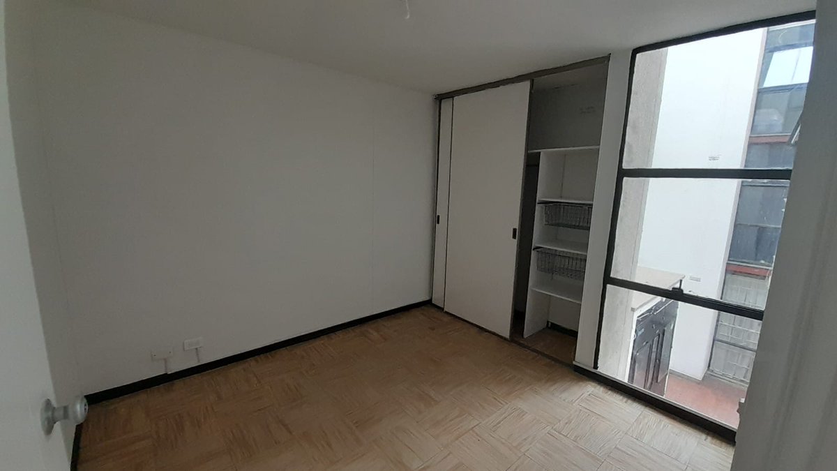 moni_forero_'s tweet photo. SE ARRIENDA apartamento en el conjunto la Moneda ubicado en la CRA 55a # 169a - 11. Segundo piso, 65m2, sin parqueadero.

Tres alcobas, dos baños, sala comedor y cocina. Canon de arrendamiento $1.600.000, incluida la administración.

Interesados comunicarse al +57 317 4408988. https://t.co/E2GLmaedgK