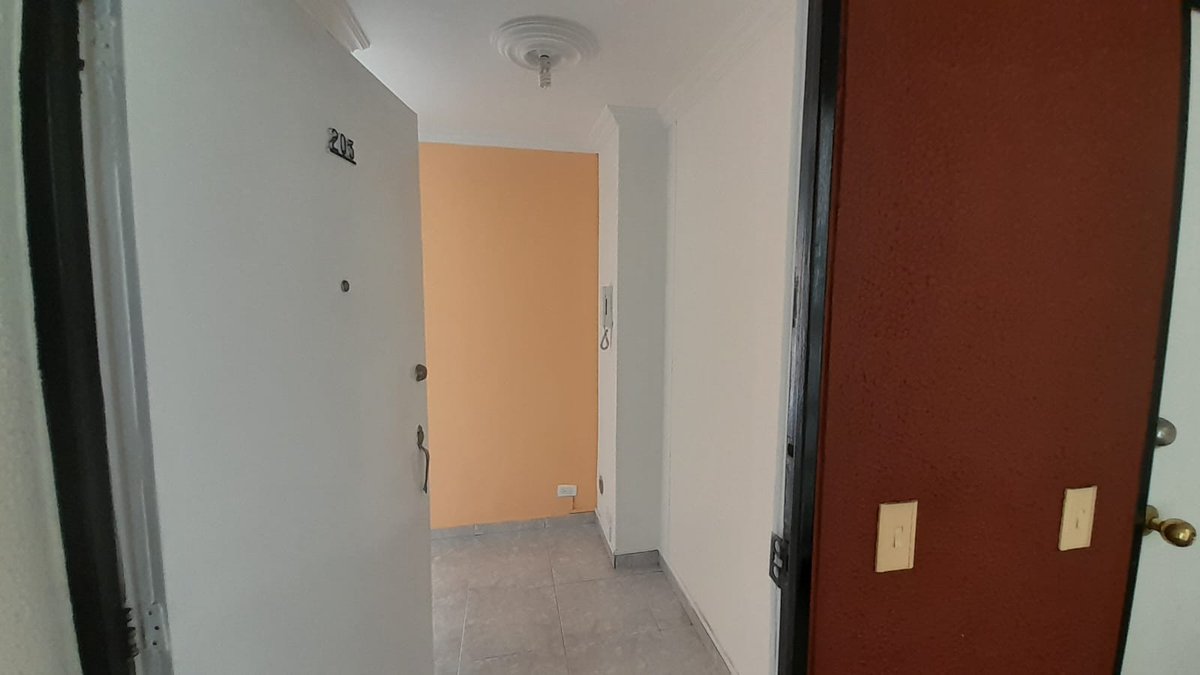 moni_forero_'s tweet photo. SE ARRIENDA apartamento en el conjunto la Moneda ubicado en la CRA 55a # 169a - 11. Segundo piso, 65m2, sin parqueadero.

Tres alcobas, dos baños, sala comedor y cocina. Canon de arrendamiento $1.600.000, incluida la administración.

Interesados comunicarse al +57 317 4408988. https://t.co/E2GLmaedgK