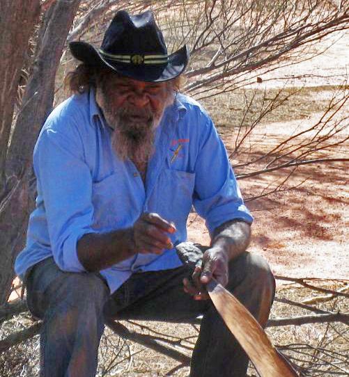 Viquipedia's tweet image. Els pitjantjatjara o pitjantjara són un poble aborigen australià que viu als deserts occidentals d'Austràlia central.
N'hi ha uns 4.000 vivint en comunitats a les seues terres tradicionals, tot i que la majoria foren obligats a abandonar-les.
ca.wikipedia.org/wiki/Pitjantja…