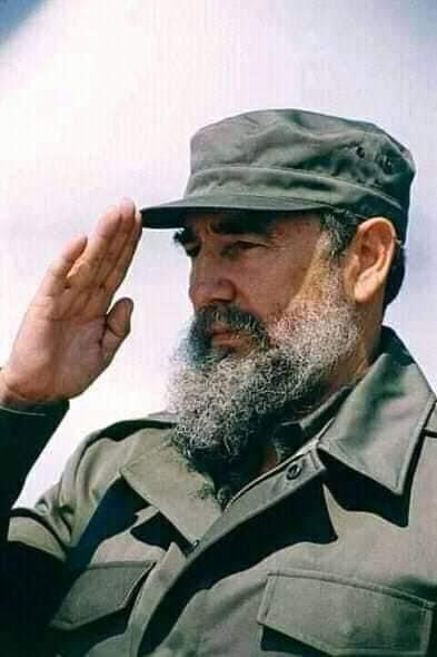 Fidel: Solo advertirles que tenemos que reflexionar mucho, meditar mucho y luchar unidos; lacras que todavía tenemos, vicios que todavía tenemos solo pueden ser vencidos con la fuerza unida de todos”.
#LaHabanaViveEnMí 
#CubaEstáFirme