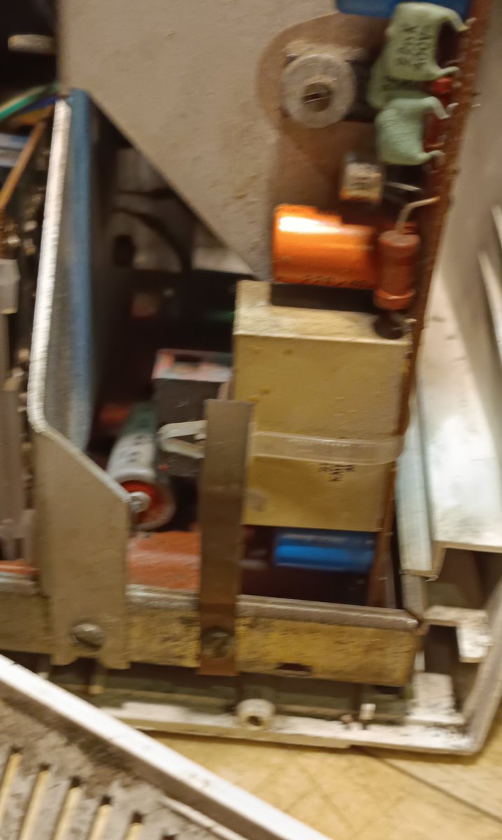 RetroNora7734's tweet image. I have just noticed the chassis is connected to the case. So the *plastic* case is *grounded*.