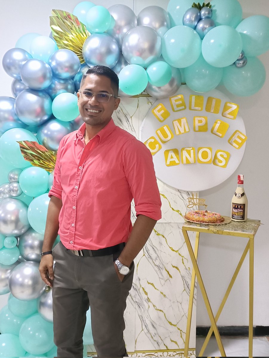 Hoy celebro un nuevo año de vida 🎂

Gracias Señor, por este año de vida. Te pido sigas guiando mi camino y acompañándome en cada paso. 🛣️🙏🏽