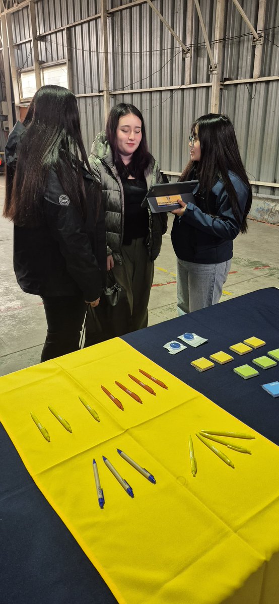 AdmisionUdeC's tweet image. #AdmisiónUdeC Participamos en la Primera Casa Abierta en Santa Juana. Monitores de la @udeconcepcion resolvieron consultas de estudiantes de enseñanza media del Colegio Jahvé Nisi, Saint Joan College y Liceo Nueva Zelandia, sobre las 90 carreras, becas e ingresos especiales UdeC