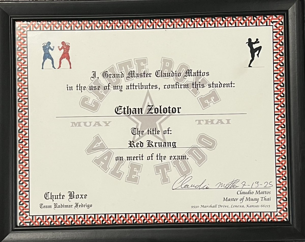 Studio_Zolo's tweet image. I’ve been extremely busy: working my engineering job, making a manga, writing a new book, doing too many conventions, building a marriage, but this week I got my first Muay Thai promotion! It’s been a huge source of joy for me recently, and I’m really happy with the progression!