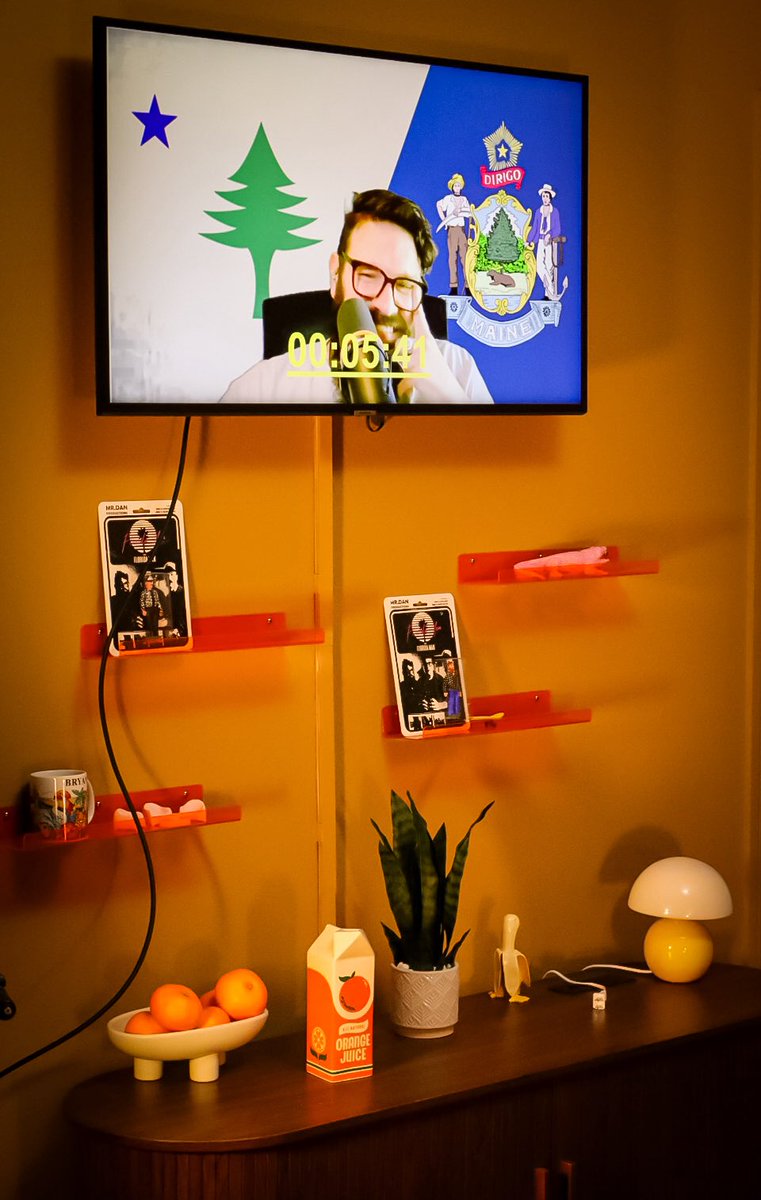 fmofmpodcast's tweet image. We had lobster on set and now the studio smells