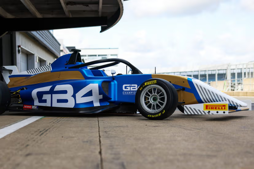 LuccasCorsino's tweet image. Como a mí si me importan los futuros talentos de Argentina (y no necesito dinero del contribuyente), ya estoy en contacto con MSV y Tatuus por la futura compra de los F4 para formar pilotos en el exterior.
A la gente de Tatuus (Italia) les gusto mi proyecto a largo plazo 🇦🇷
