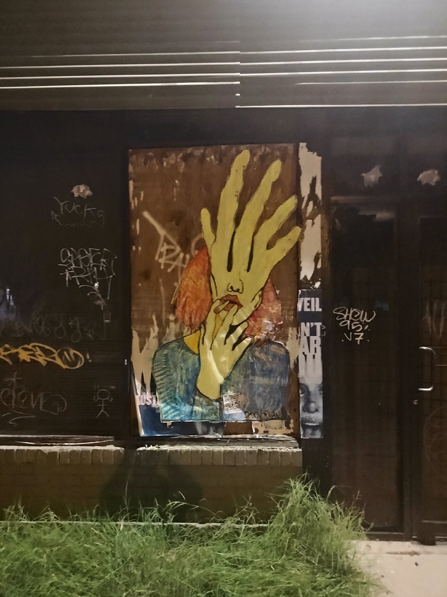 Six foot 🚬 ✋ smoking hand sighted at East Cesar Chavez St downtown Austin TX