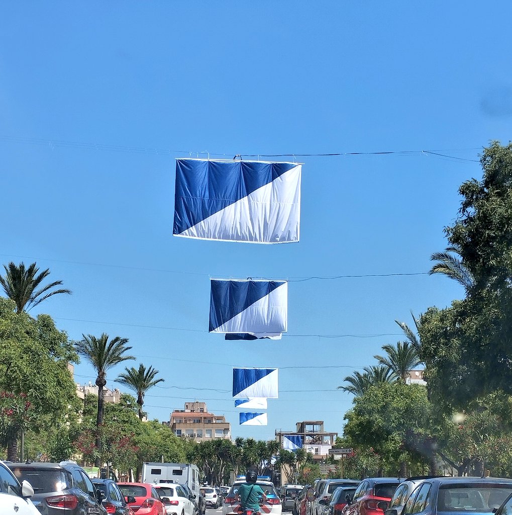 El PSC segueix esborrant el país a foc lent. A la Ràpita (governa amb Junts), han fet desaparèixer la senyera de la festa major, de llocs on abans hi era. Quan s’elimina el símbol, es nega la identitat. És silenciós i calculat. La desaparició simbòlica precedeix l’aniquilació.
