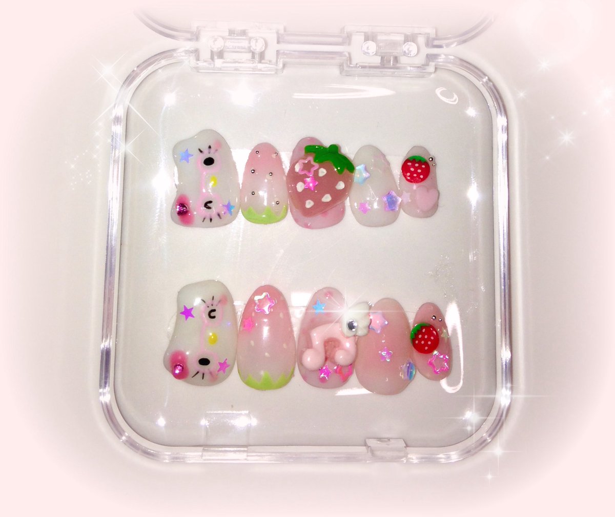 ch4er11's tweet image. 너무 기여운 딸기 가로키티 🍓🍓 실친이 구매한건데ㅜ넘 기엽죠…