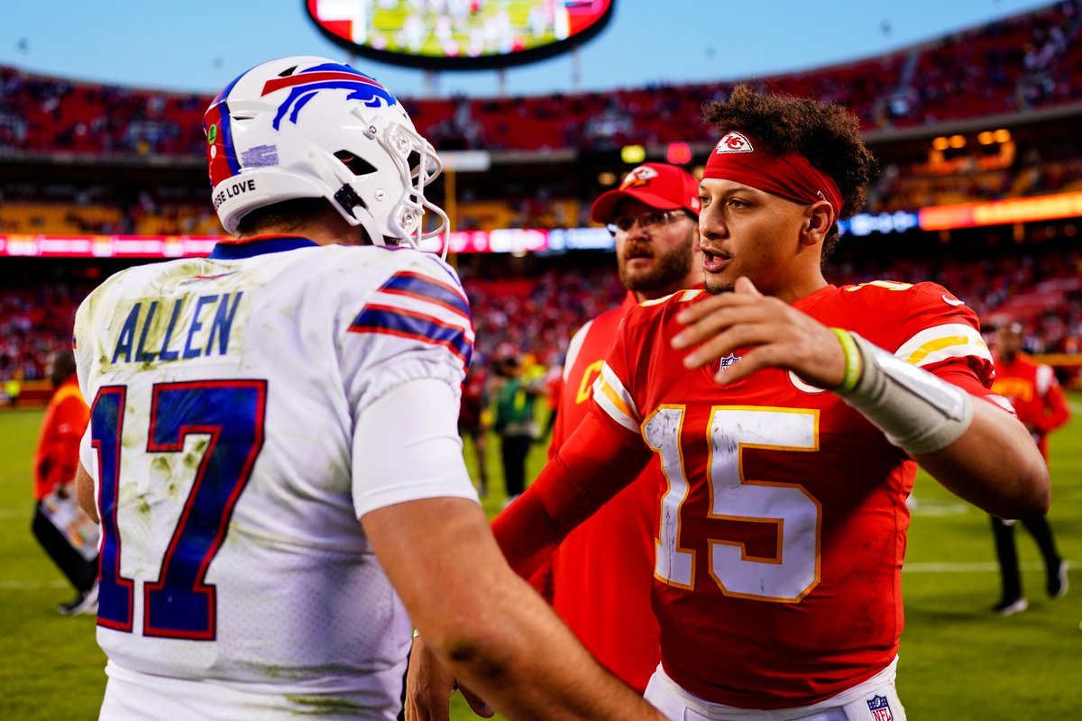OneBillsLive's tweet image. 🚨We're back on the air as we finally hit #Bills training camp week. We'll have all the latest ahead of Wednesday's first practice. Tune in at 1:00pm!
Coming up:
➡️2:00pm - Sports Illustrated's @MattVerderame
@MSGNetworks/@WGR550/@TheFanRochester