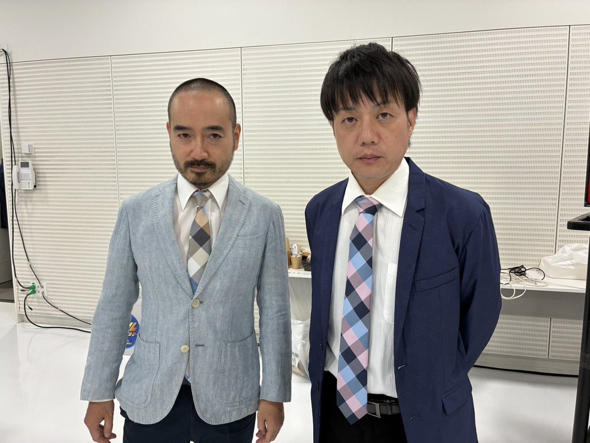 makiokamomental's tweet image. 漫才衣装はお揃いのネクタイでした。※う大さんのお母様からいただきました。
#ダブルインパクト　#かもめんたる