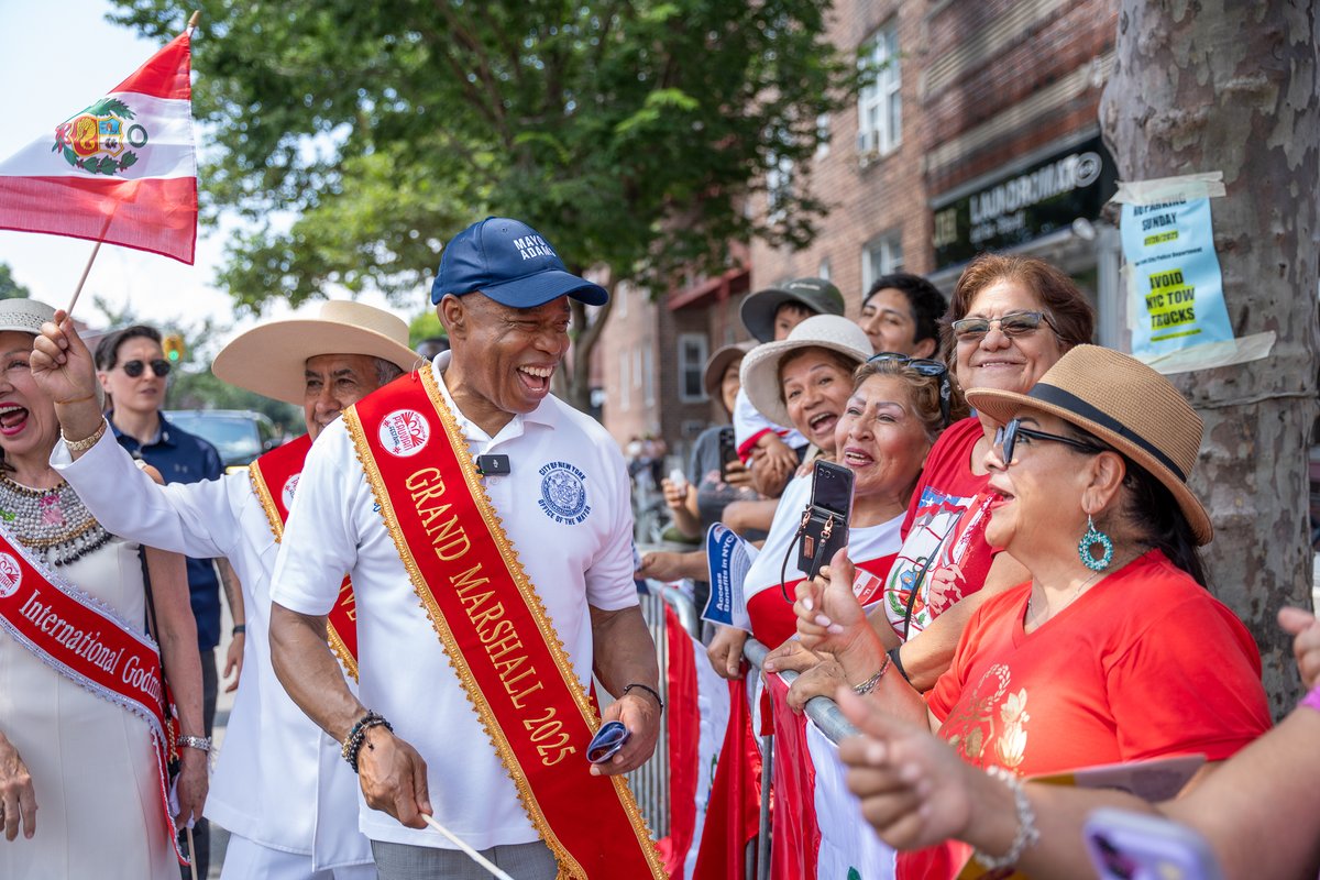 nycgob's tweet image. Este domingo, los neoyorquinos celebraron la cultura peruana con un desfile en su honor en el vecindario de Jackson Heights, Queens.
Vea algunos de los mejores momentos de esta fiesta peruana.