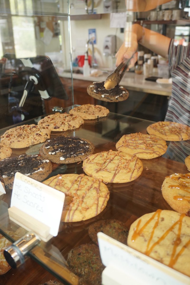 SmileTigerRoast's tweet photo. new in the smile tiger pastry case 🍪☕️ cookies, anyone?🍪

$HBFG #smiletiger #cookies #cookiemenu #kitchenerwaterloo https://t.co/I2RcI862zr