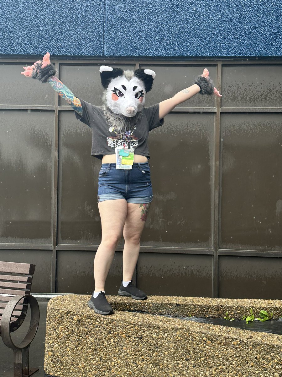 fosbat's tweet image. If you have any pics of/with me from Fur-Eh in Fos, party Fos, or Clancy, please feel free to send them my way!!! I鈥檇 love to see them!! Especially Clancy, I didn鈥檛 have much time to take pics of him cuz I was getting stopped so much for pics 馃槶 鉂わ笍