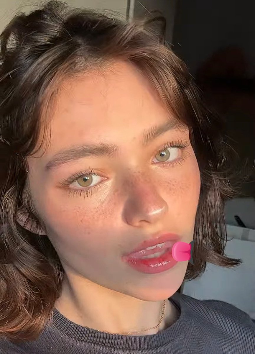 Gioscotti2006's tweet image. Imagine sucking her mouth and all her saliva