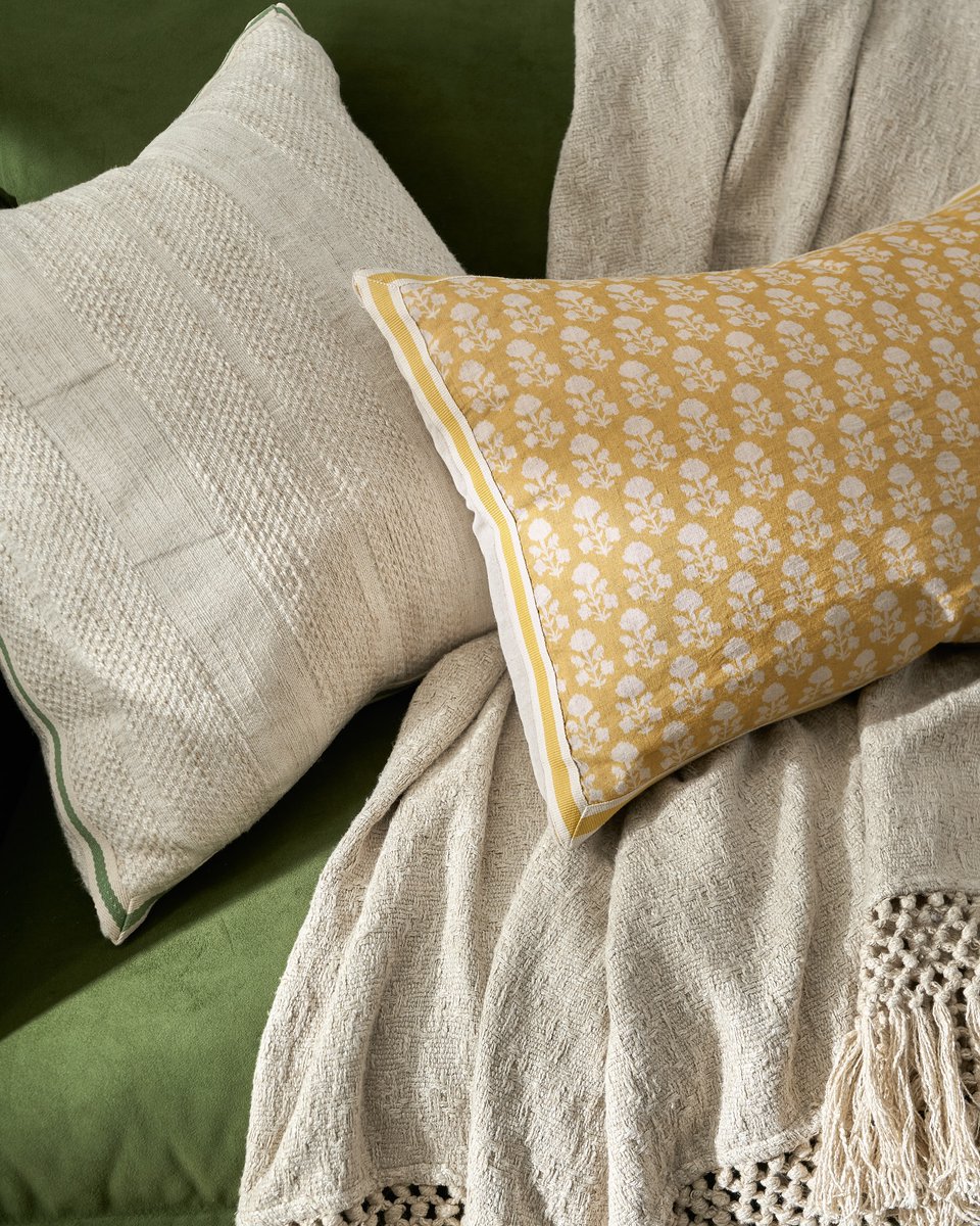 magnolia's tweet image. Sit back and settle into summer. Shop pillows + throw that add a pop of comfort and color at magnolia.com #MagnoliaMarket