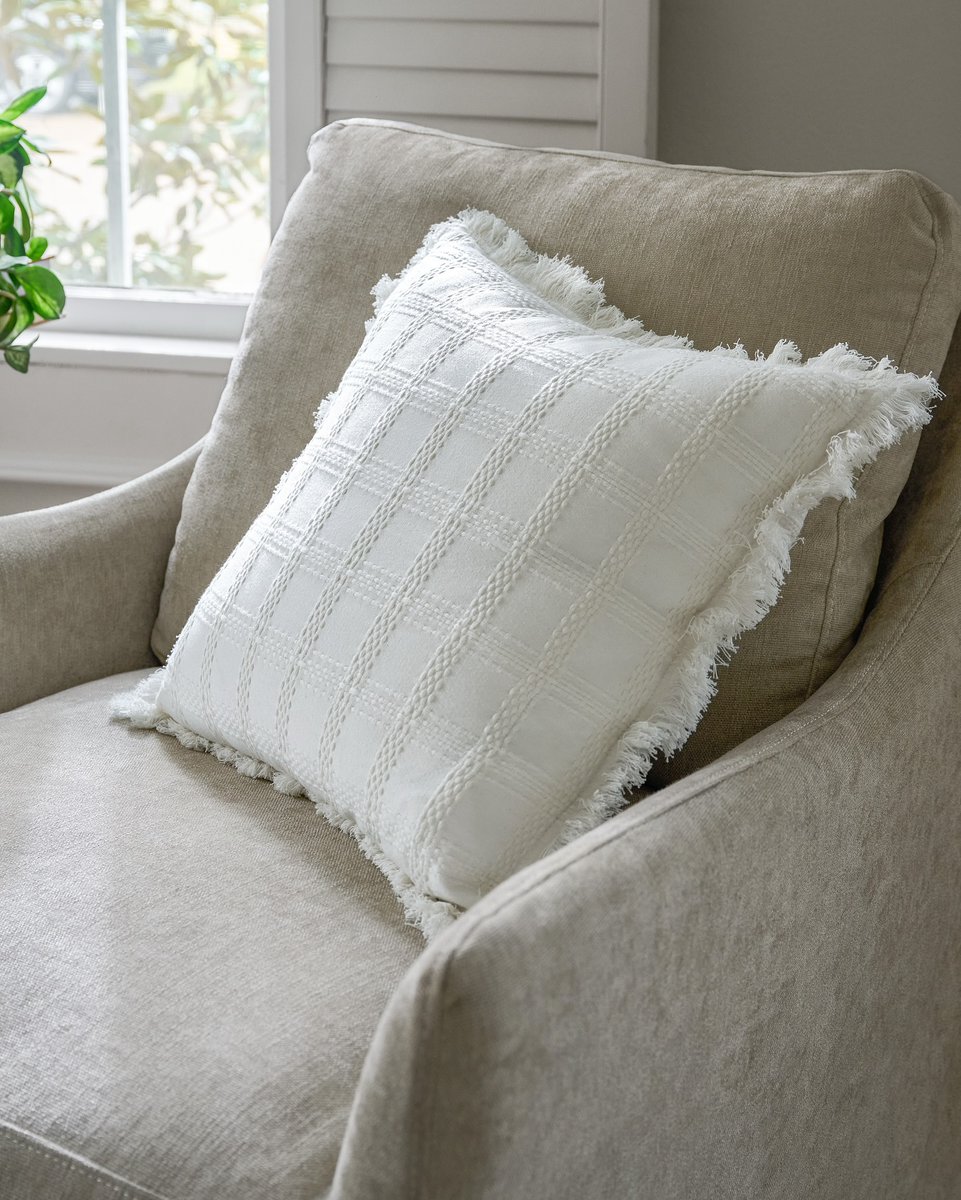 magnolia's tweet image. Sit back and settle into summer. Shop pillows + throw that add a pop of comfort and color at magnolia.com #MagnoliaMarket