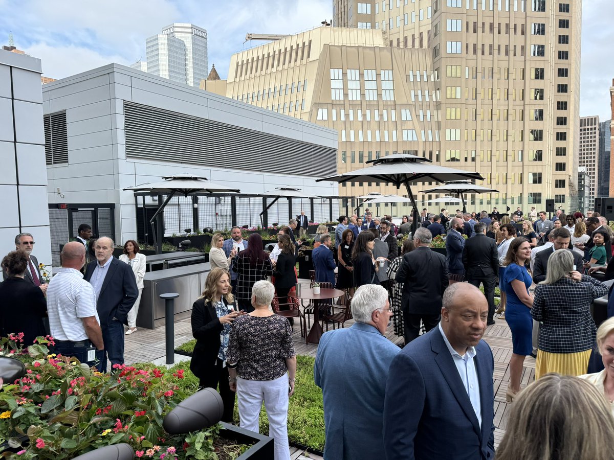 SenRobinsonPA's tweet image. Congratulations to President & CEO Robin Vince and the entire @BNYglobal staff on renovating the facility at 500 Ross St -BNY’s largest employee base in North America! Founded by Andrew Mellon and merged in 2007, BNY has been a part of downtown Pittsburgh for more than 150 years!