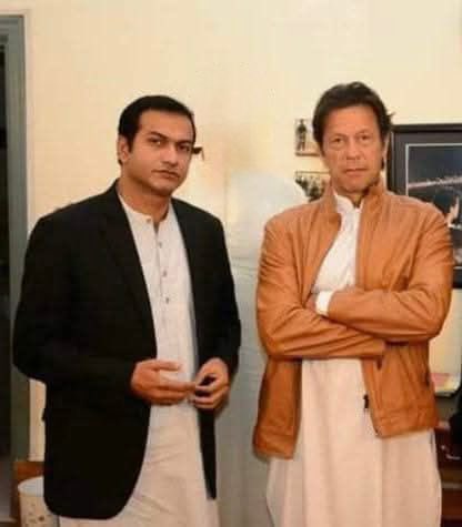 zainAbbasipti's tweet image. مہر جاوید تحریکِ انصاف کا پرانا اور عام ورکر ہے، جو 2007 سے عمران خان کا ساتھ نبھا رہے رہا ہے اور پارٹی سے 3 تین دفع ٹکٹ مانگنے پر بھی ٹکٹ نہیں دیا گیا اور اُسکے باوجود بھی مہر جاوید نے پارٹی کا ساتھ نہیں چھوڑا،
جمشید دستی NA175 مظفر گڑھ کے نااہل ہونے کے بعد ٹکٹ کا حق مہر جاوید…