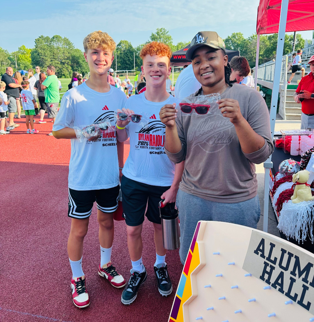 AlumniHallUNL's tweet image. We were thrilled to be part of the Dylan Raiola Youth Football Camp this past weekend! 🏈 We had a great time giving away some cool prizes and meeting the legend himself @RaiolaDylan 🎉