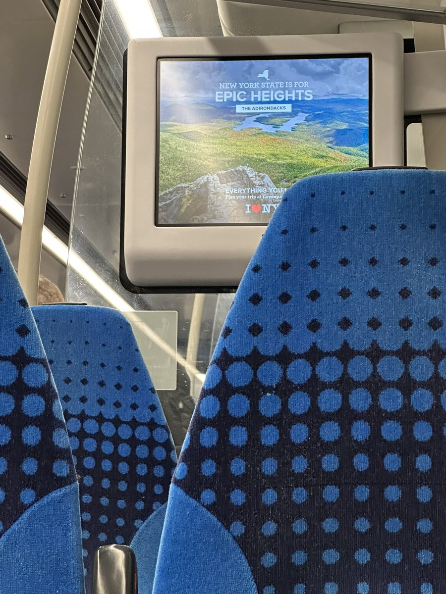fraglast's tweet image. A totally relevant advert on the train between Sheffield and Edale!
π€·ββοΈ