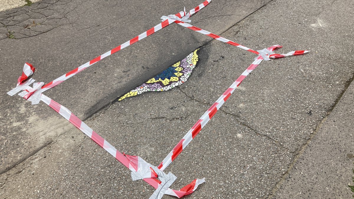 stepand76's tweet photo. Tohle je dobrej projekt by Matěj Krajíček v #Pardubice
Vyfoceno dnes naproti uzenářství u Štiky. https://t.co/WbFXg48Wpe