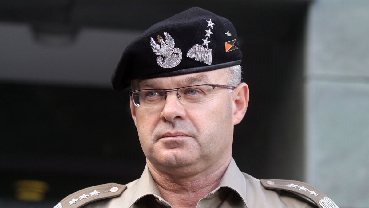 gen. Waldemar Skrzypczak (69) - 🇵🇱 oficer, generał broni w stanie spoczynku, w 2005 dowódca Wielonarodowej Dywizji Centrum-Południe w Iraku, w latach 2006-2009 dowódca Wojsk Lądowych, w latach 2012-2013 wiceminister obrony narodowej.