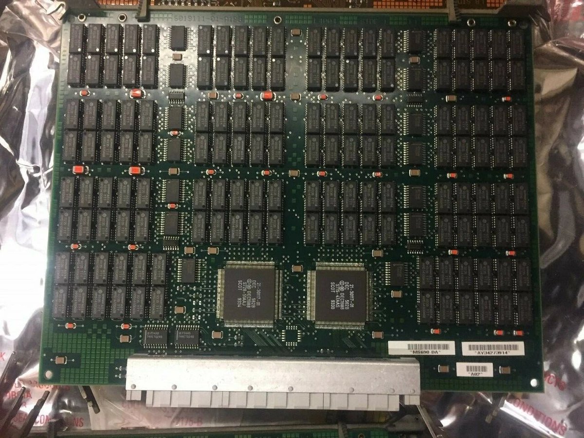 davepl1968's tweet image. Each of these boards costs $52,800.
This is what the largest single memory board, at 128MB, looked like in 1993, back when I started. This is for a DEC VAX 4000. It could carry four of them if you had a a quarter million dollars to spare.
My own dev machine (a 486DX266) had…