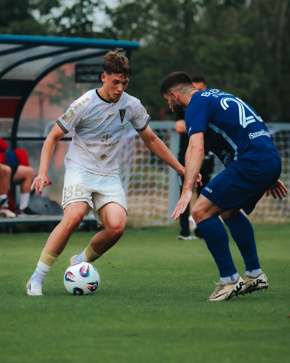 W zakończonym przed chwilą na boisku nr 3 sparingu piłkarze Pogoni Szczecin pokonali Błękitnych Stargard 1:0 🆚

Strzelcem jedynej bramki w tym meczu był Patryk Paryzek.