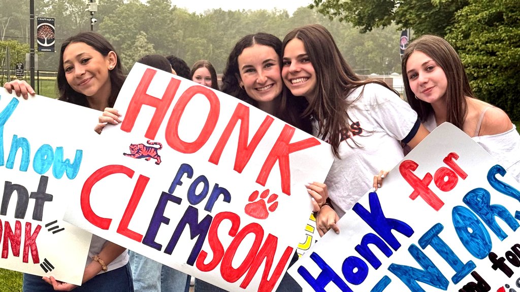 MONDAY MEMORIES: It has been exactly one month since Horace Greeley's Class of 2025 graduated from the Chappaqua Central School District. We're looking back on our student-athletes during one of their fun end-of-year traditions! 
#GoGreeley #WeAreChappaqua