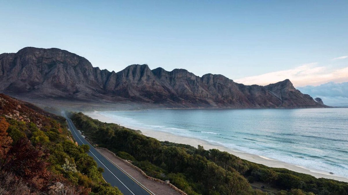 FitFunFusion's tweet image. Cape Town – the Best City in the World… once again! 
We live in a turbulent era, where war rages, heatwaves stalk the Mediterranean summer... so it is reassuring to find that some things do not change... Read more: fitfunfusion.com/cape-town-the-…