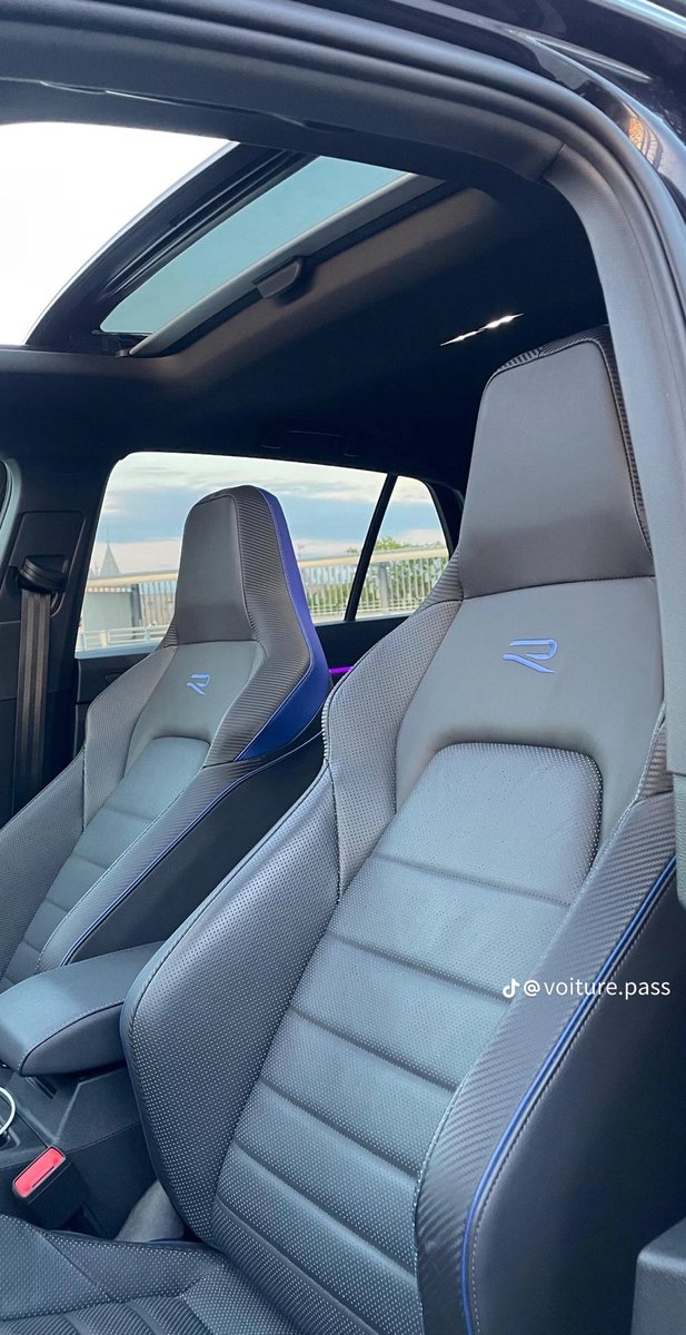 ayoublaz45's tweet image. la voiture de mes rêves dans la couleur de mes rêves que dire