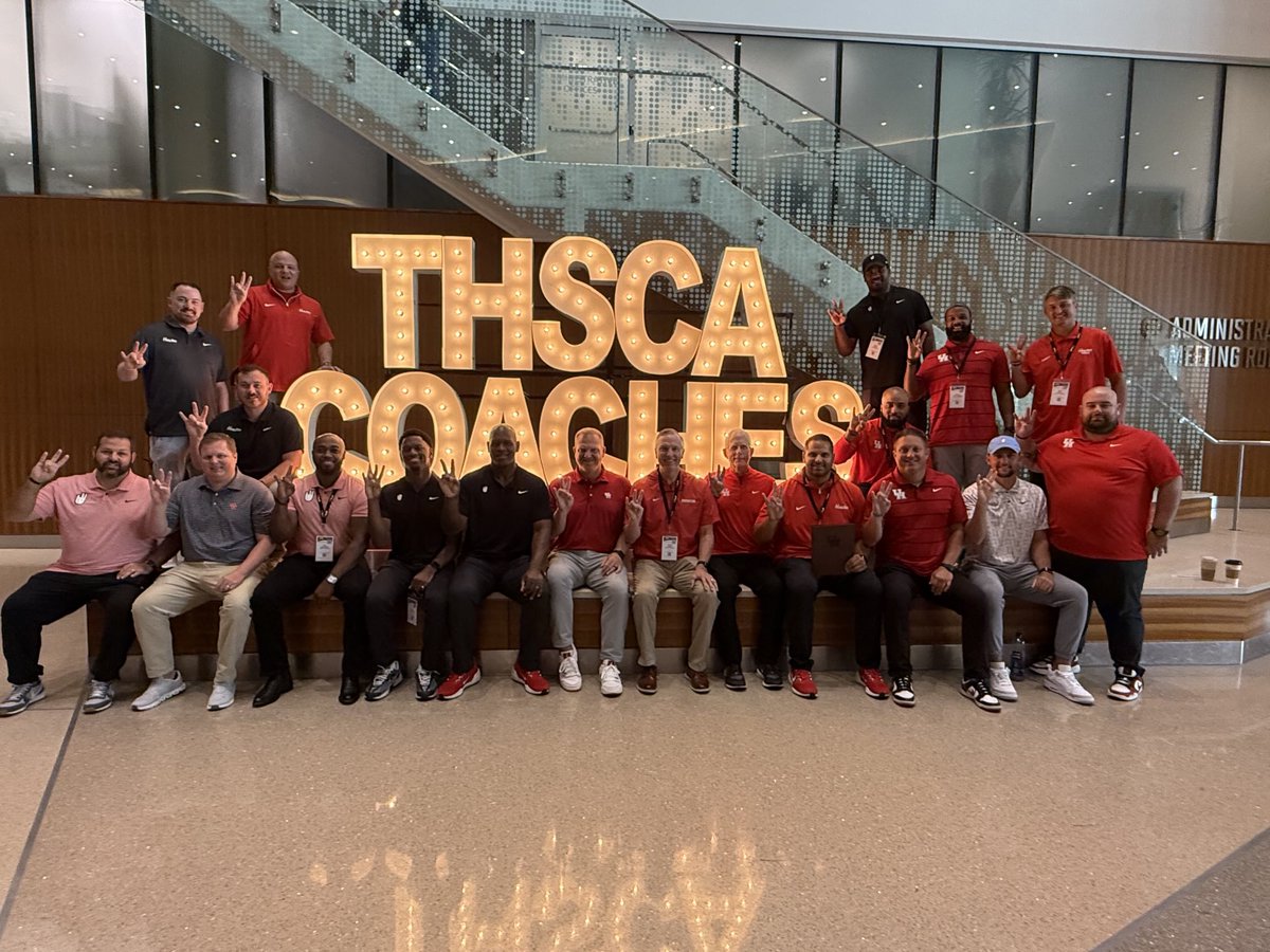 CoachWEFritz's tweet image. Our staff is so proud to recruit the great state of Texas and be members of THSCA! Houston will ALWAYS go through the High School coaches and get their expert opinion on their players! Thank you for allowing us to come in your schools!! Go Coogs!!
