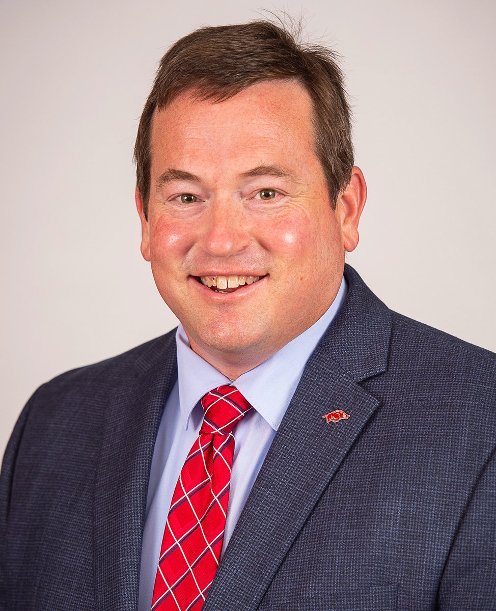 arkansasalumni's tweet image. Leadership Update:
The Arkansas Alumni Association welcomes Kevin Trainor as Associate Executive Director & COO!
A longtime Razorback, Kevin brings 30+ years of experience in communications & alumni engagement. Big things ahead. #ArkansasAlumni