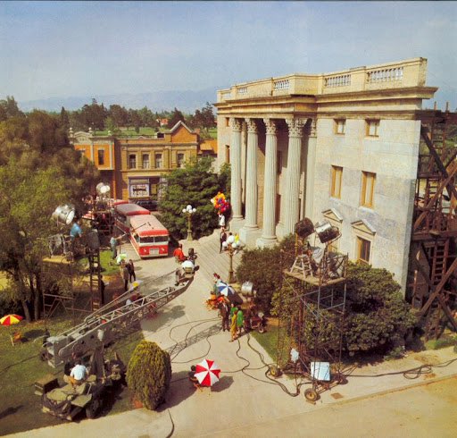 HighUniversal's tweet image. The 2028 Olympics will see the sport of Squash played not only on the Universal backlot but on one of the most iconic sets in all of Hollywood… Courthouse Square!
Once home to classic films like Gremlins and Back to the Future it will now host the world’s top athletes!…