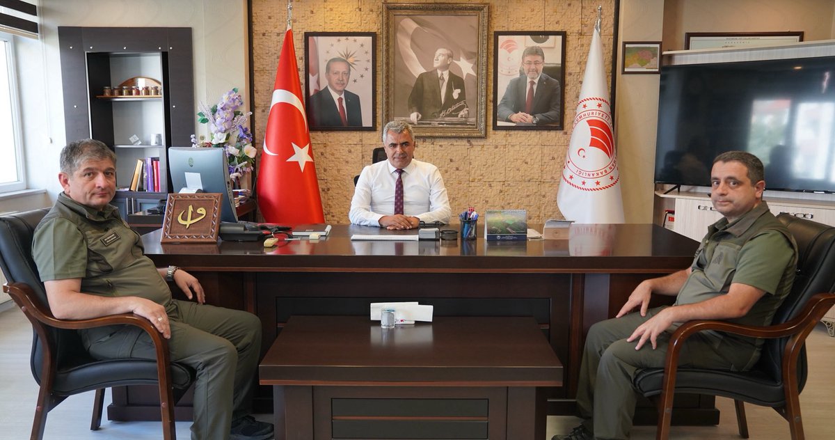 Ziyaret

Doğa Koruma ve Milli Parklar 10. Bölge Müdürü Sayın Ali Bozkurt ve Kastamonu Şube Müdürü Sayın Yalçın Uyanık, İl Müdürümüz Sayın Ahmet Kılıç’ı makamında ziyaret etti.

Nazik ziyaretlerinden dolayı teşekkür ederiz.