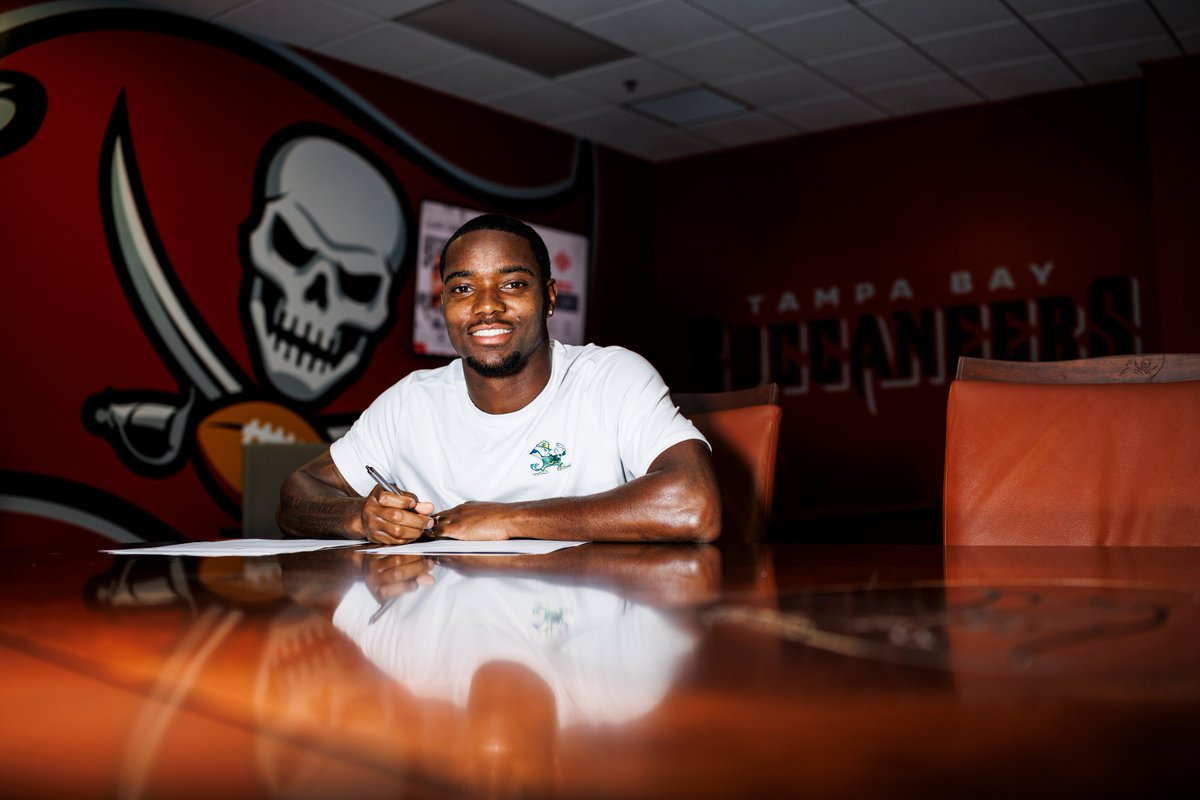 BuccaneersComms's tweet image. Buccaneers Sign Benjamin Morrison
Press Release: bccn.rs/4lOLhpl
