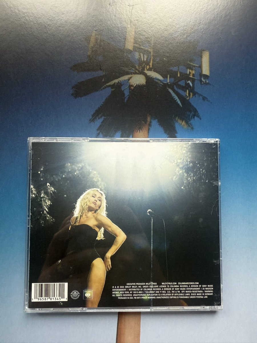06ogmc's tweet image. ENDLESS SUMMER VACATION//BACKYARD SESSIONS (cd/bluray)

@MileyCyrus